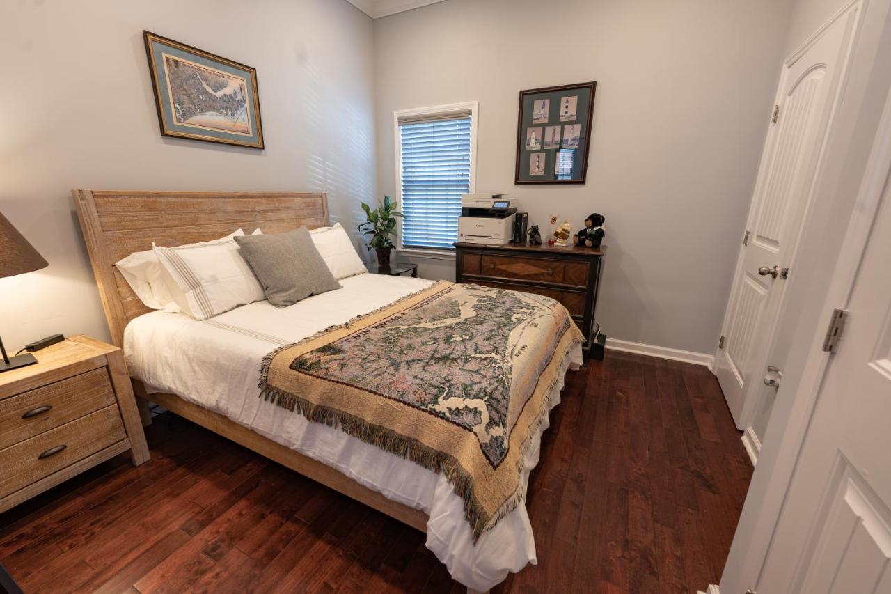 Remodeled Historic House Walkable To Everything